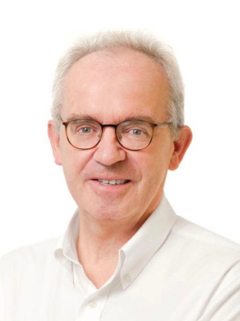 Dr. Rolf Söhnchen – Dermatologe & Experte für Lasermedizin bei InfinitGlow Med Berlin